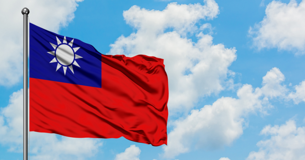 台湾の国旗と青空