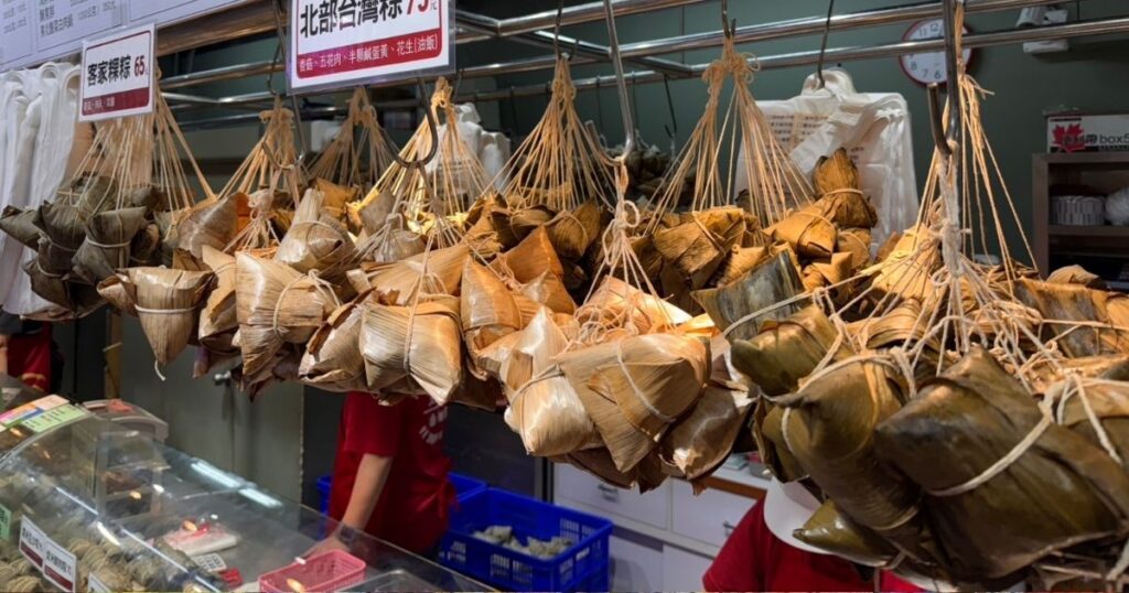 ぶら下がったたくさんの粽