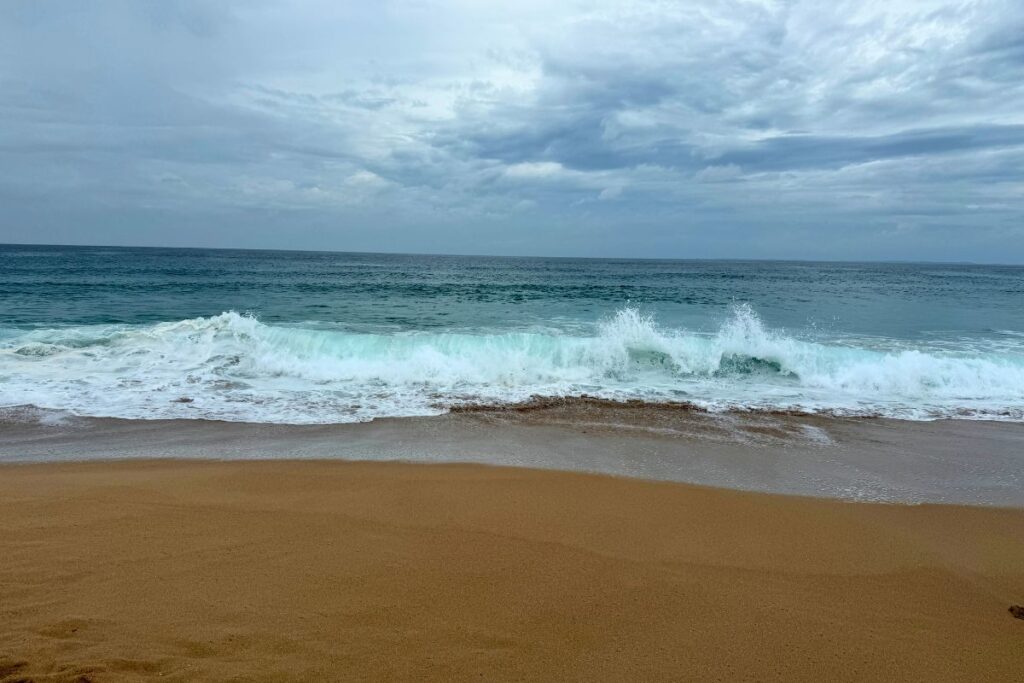 台風接近で波が高くなった澎湖の山水ビーチ